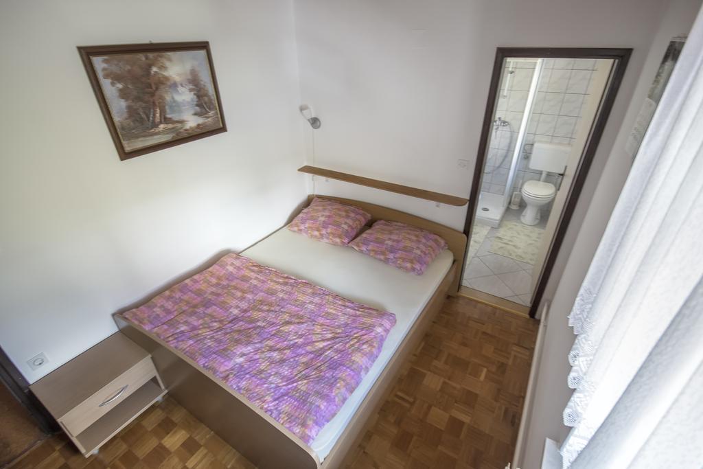 Gostilna Pension Blegos Poljane nad Škofjo Loko Pokoj fotografie
